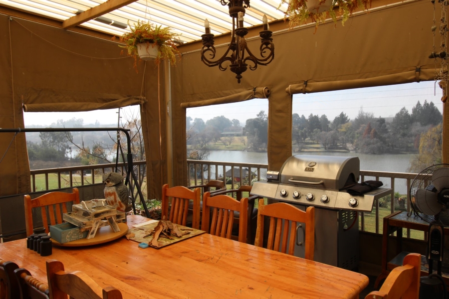 4 Bedroom Property for Sale in Lake Deneysville Free State